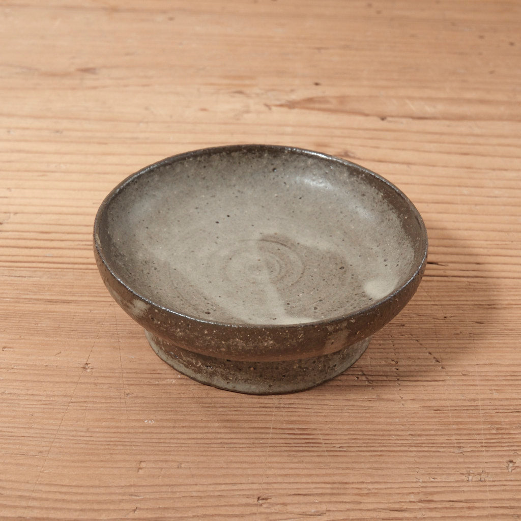 てしま島苑 ] 高台皿（小） ひまわり釉 – 菜じみ-najimi- 日本の陶器や