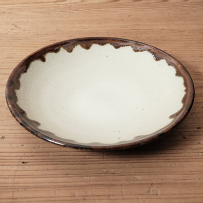 [ 村澤 享 ] 波縁取り7寸・中皿 飴糠釉 - 益子焼