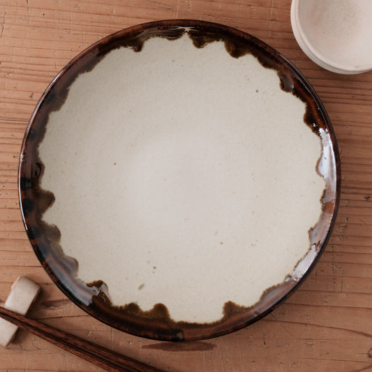 [ 村澤 享 ] 波縁取り7寸・中皿 飴糠釉 - 益子焼