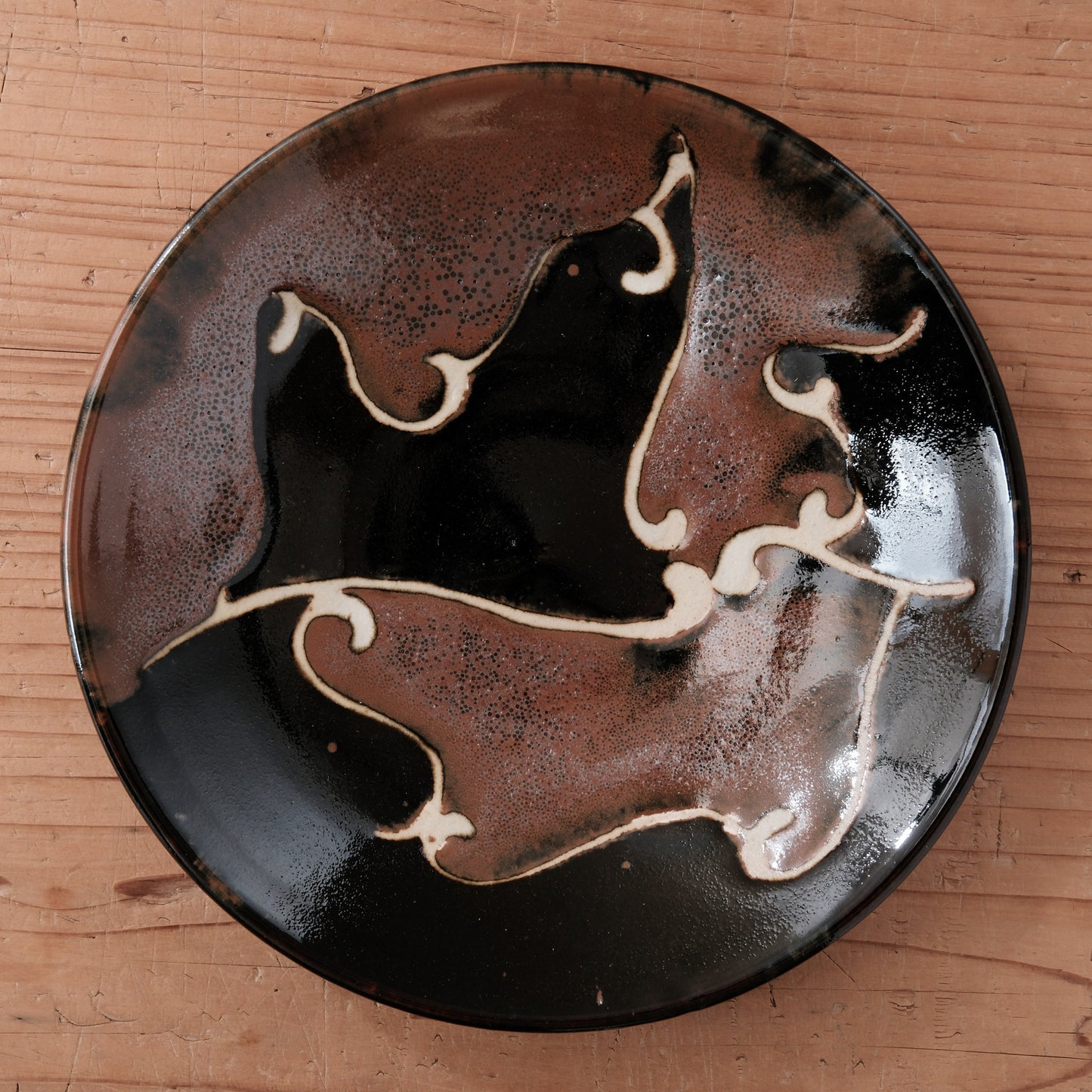 [ 村澤 享 ] 柿釉抜絵7寸・中皿② - 益子焼