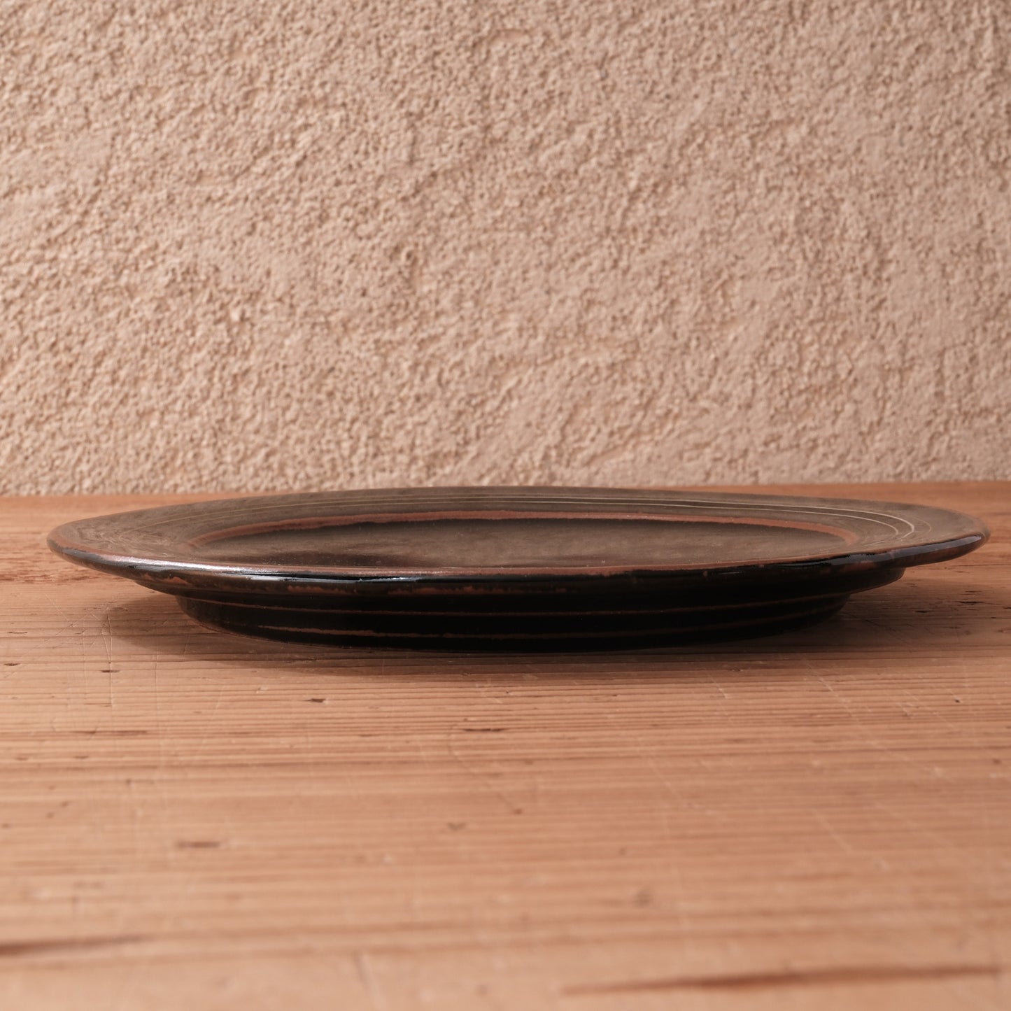 [ 村澤 享 ] リムプレート7寸・中皿 黒釉 - 益子焼