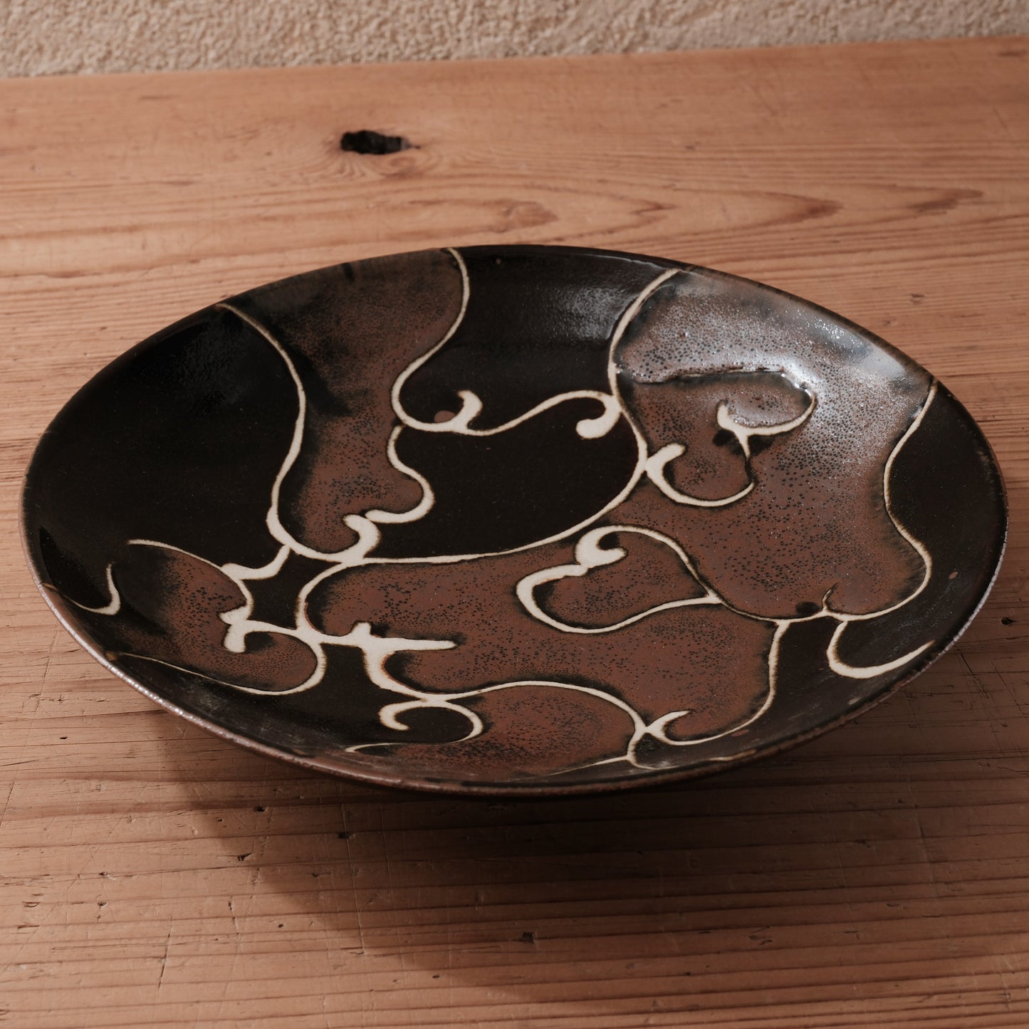 [ 村澤 享 ] 柿釉抜絵9寸・大皿 - 益子焼