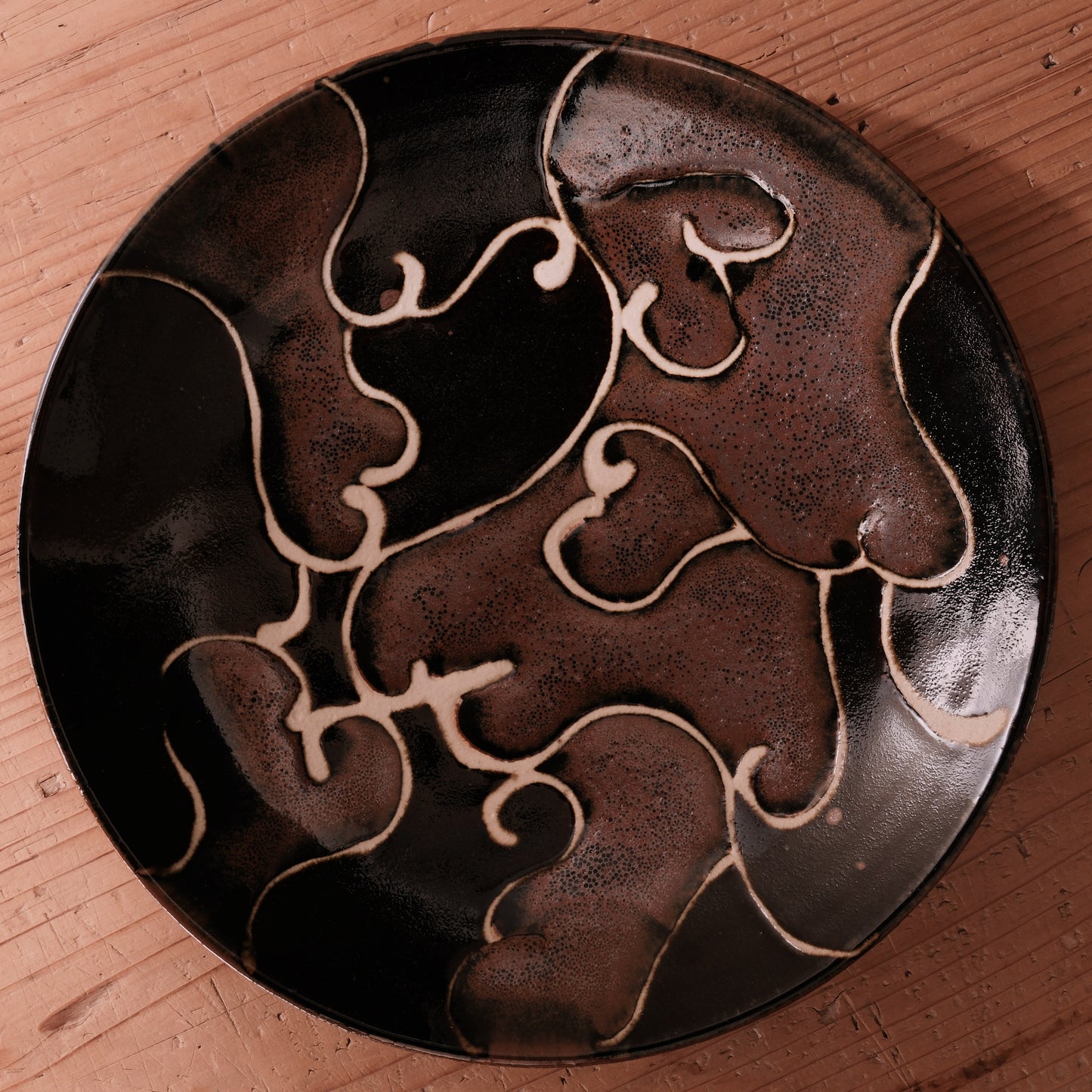 [ 村澤 享 ] 柿釉抜絵9寸・大皿 - 益子焼