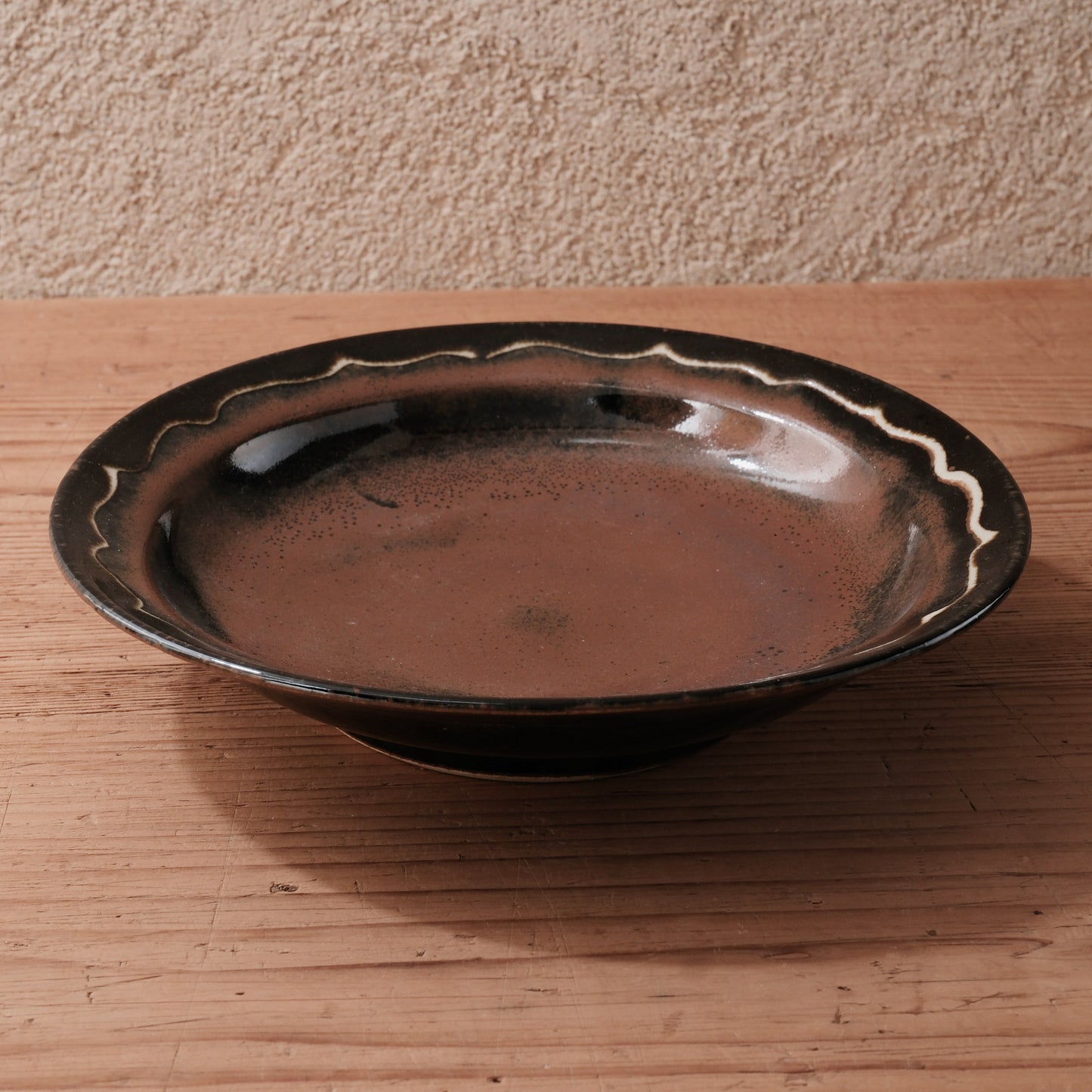 [ 村澤 享 ] 波縁取り8寸・大鉢 柿黒釉 - 益子焼