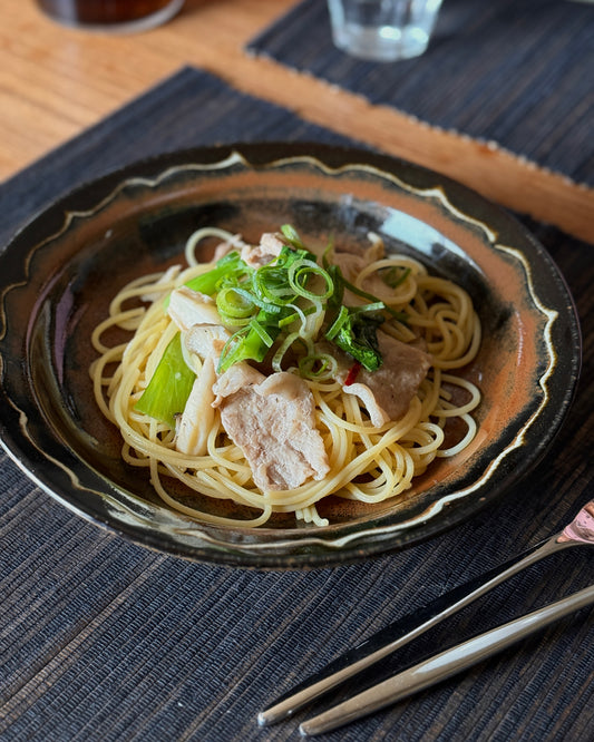 [ 村澤 享 ] 波縁取り8寸・大鉢 柿黒釉 - 益子焼