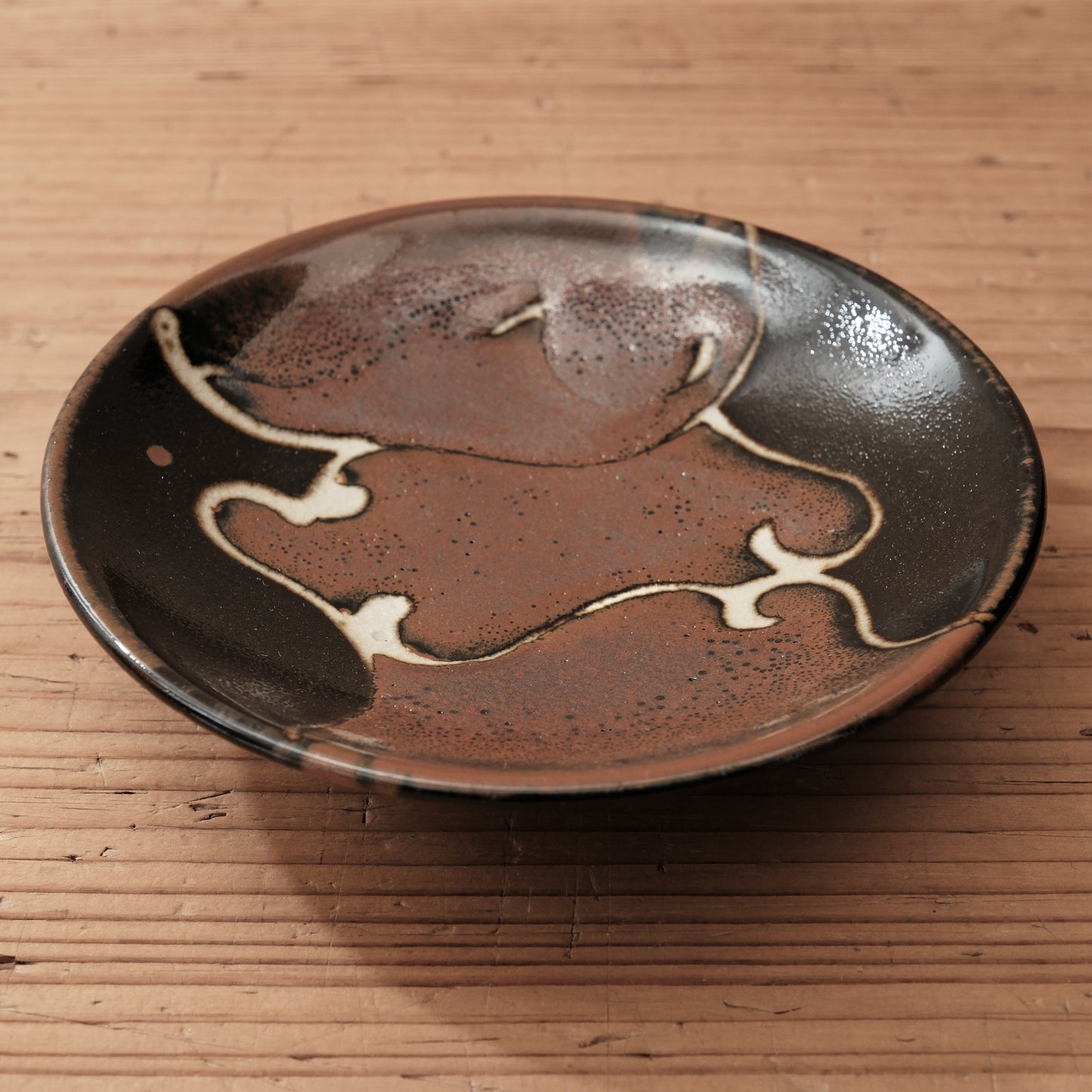 [ 村澤 享 ] 柿釉抜絵5寸・中皿②- 益子焼