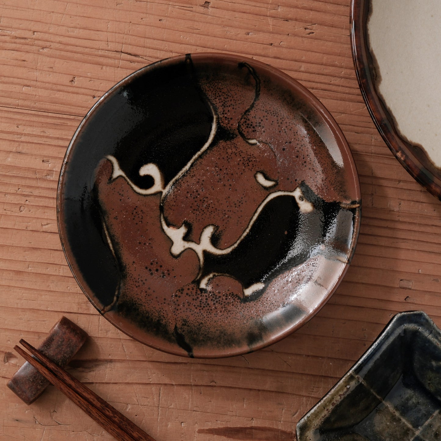 [ 村澤 享 ] 柿釉抜絵5寸・中皿③- 益子焼