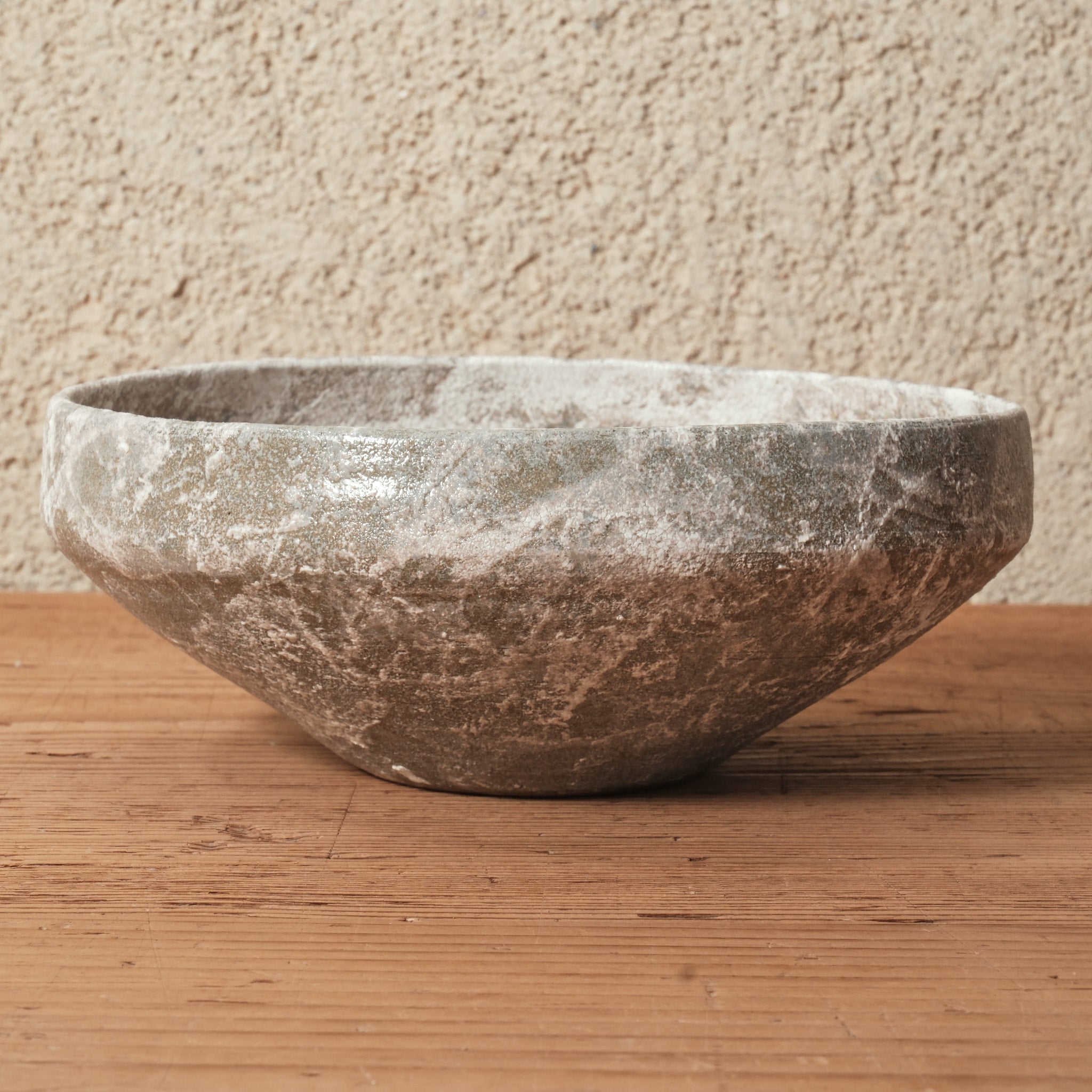 Emui ~笑無為~ ] 霞石~KASUMIISHI~ たゆみ鉢 幅約16.6cm×奥約15.8cm