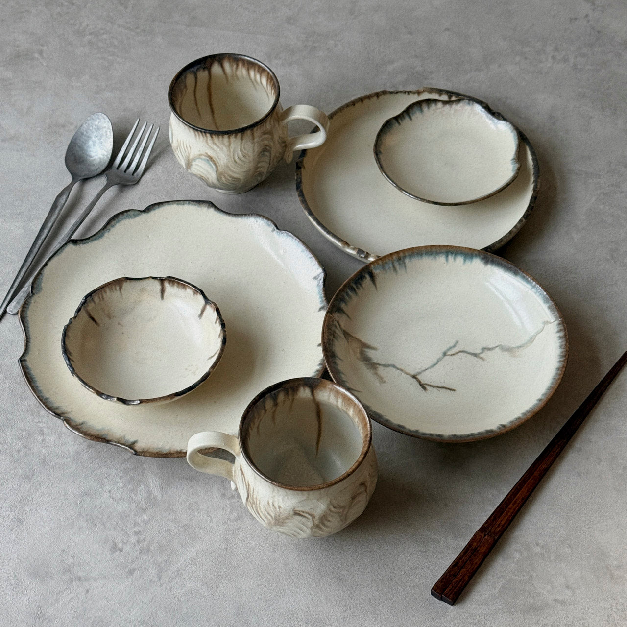松尾亮佑さんのチタン釉作品