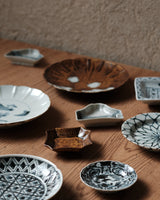 <p>料理を盛って完成する、<br/>余白のある染付</p>2