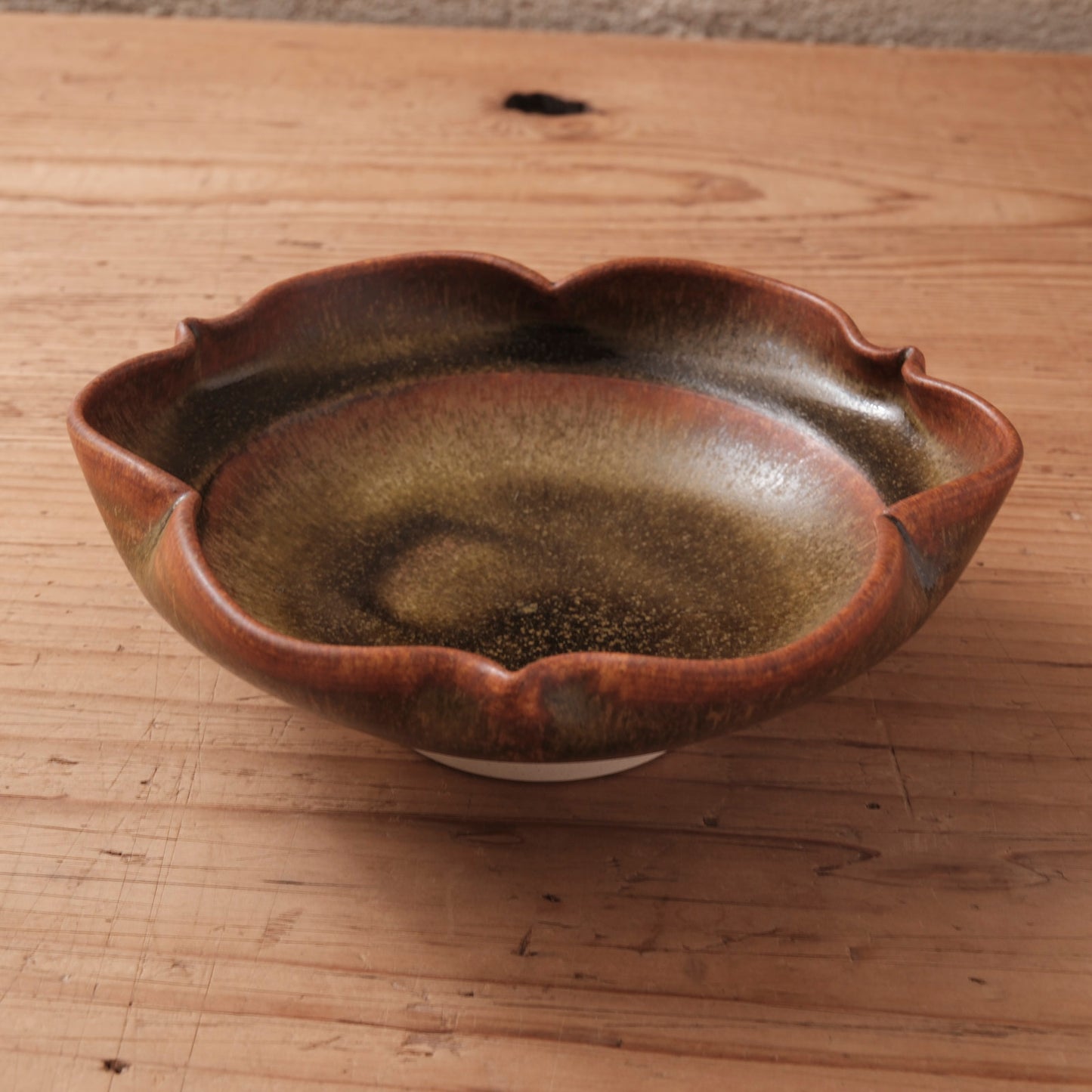 [ 北側 雄一 ] 平向付（稜花３弁） 窯変蕎麦釉