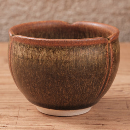 [ 北側 雄一 ] ぐい呑み（蕾）窯変蕎麦釉 -01