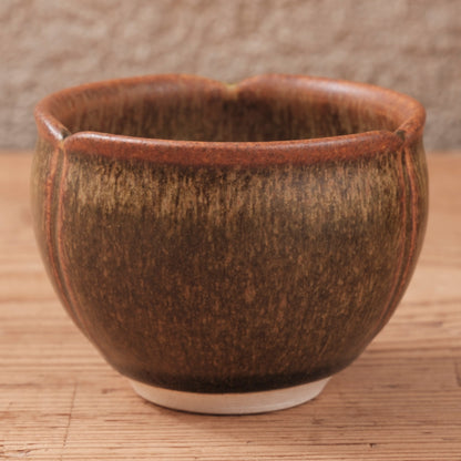 [ 北側 雄一 ] ぐい呑み（蕾）窯変蕎麦釉 -01