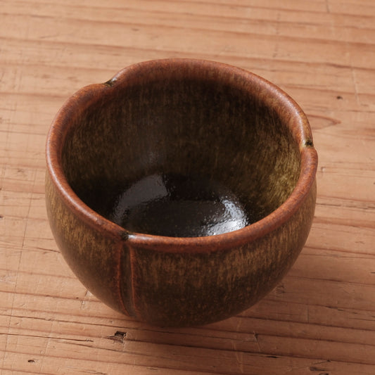 [ 北側 雄一 ] ぐい呑み（蕾）窯変蕎麦釉 -01