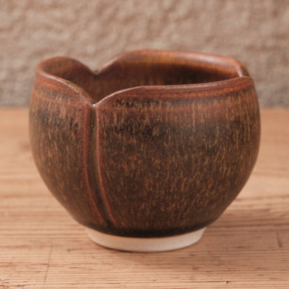 [ 北側 雄一 ] ぐい呑み（蕾）窯変蕎麦釉 -02