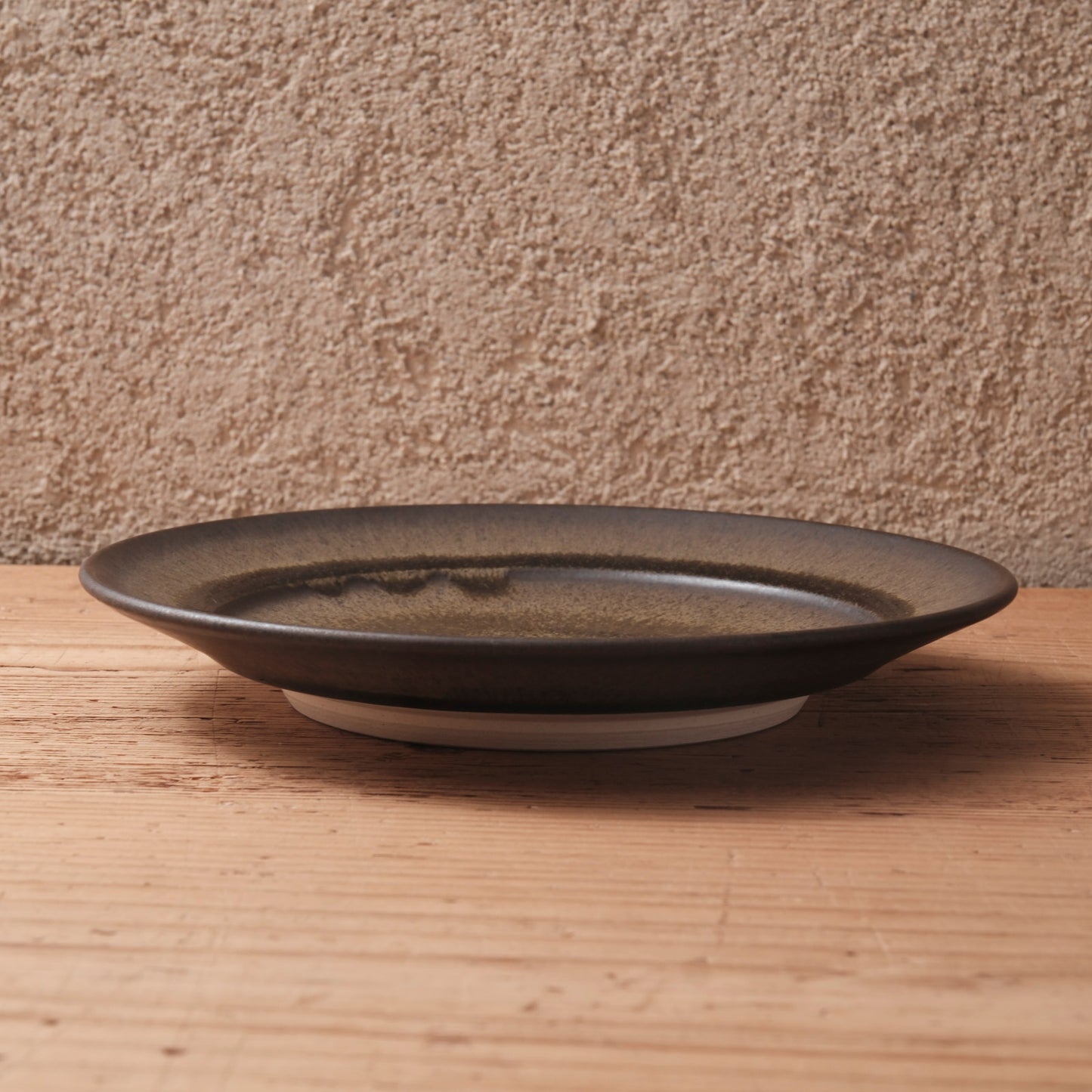 [ 北側 雄一 ] 七寸リム皿 窯変黒釉