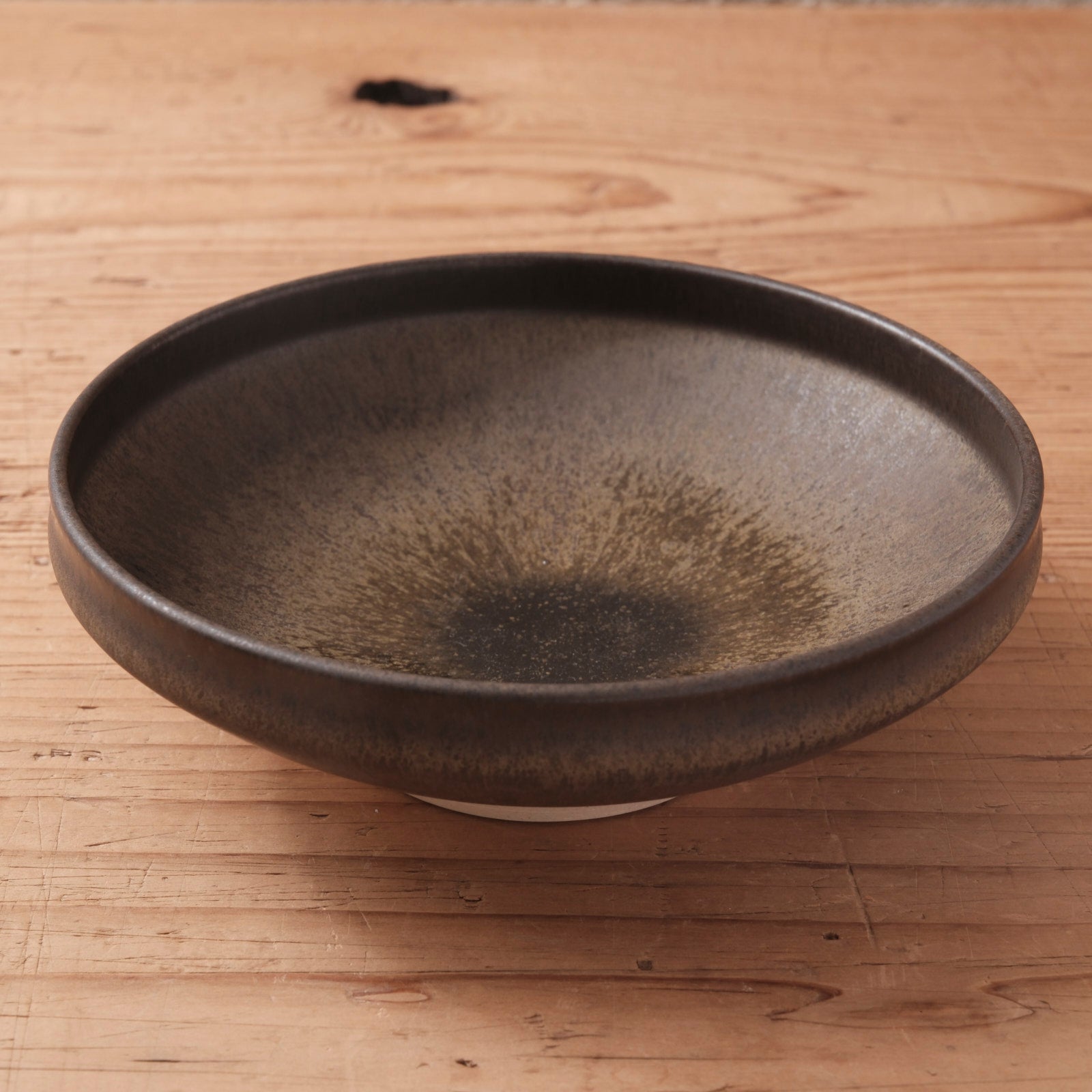 北側 雄一 ] 窯変黒釉 切立豆皿 – 菜じみ(なじみ) 日本の陶器や磁器