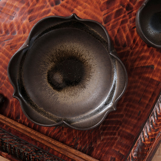 [ 北側 雄一 ] 平向付（稜花３弁） 窯変黒釉