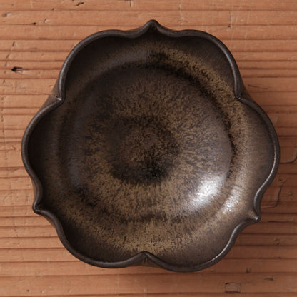 [ 北側 雄一 ] 小付（稜花3弁） 窯変黒釉