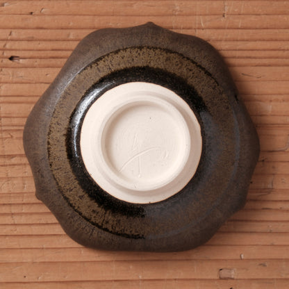 [ 北側 雄一 ] 小付（稜花3弁） 窯変黒釉