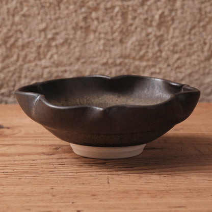 [ 北側 雄一 ] 小付（稜花3弁） 窯変黒釉