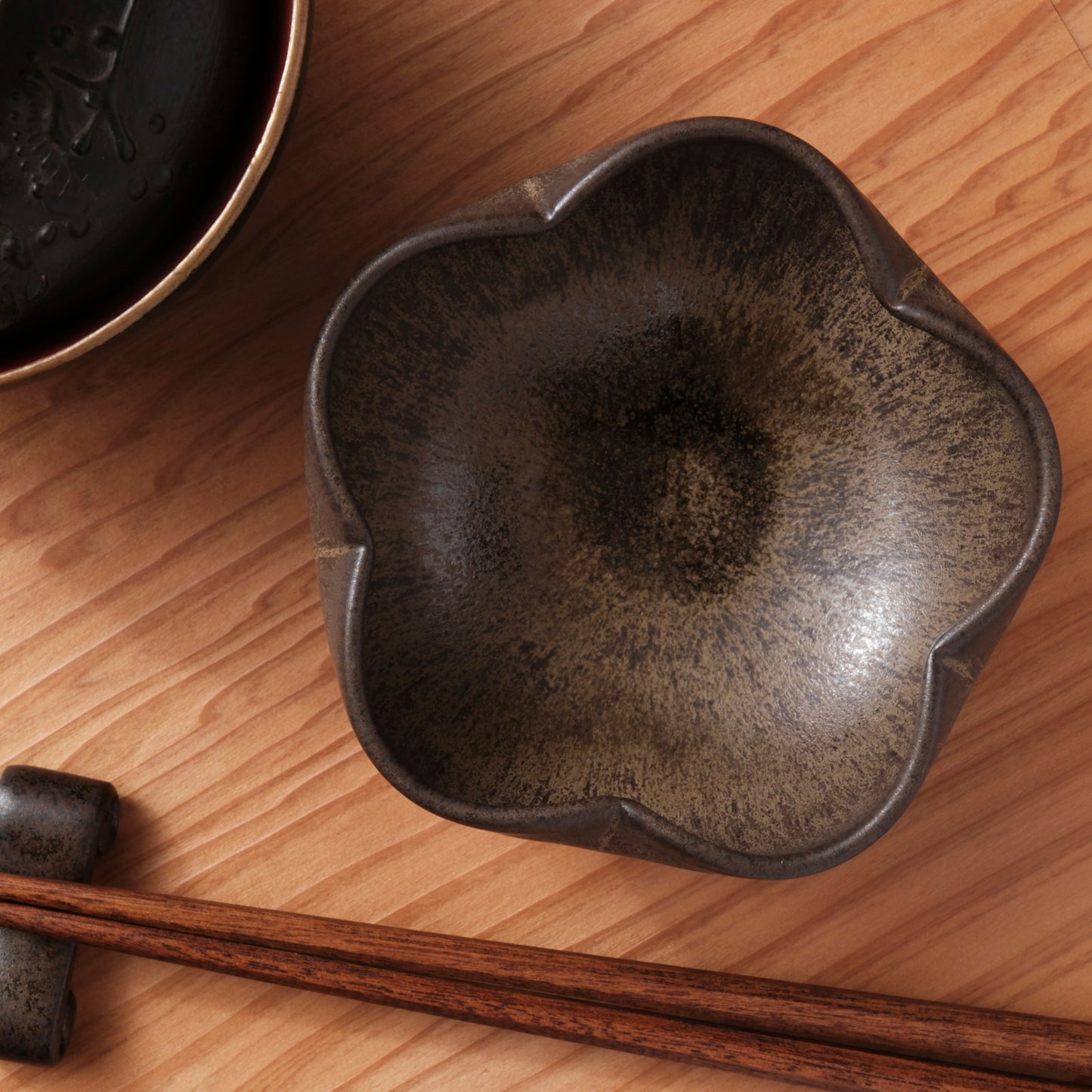 [ 北側 雄一 ] 輪花小鉢 窯変黒釉