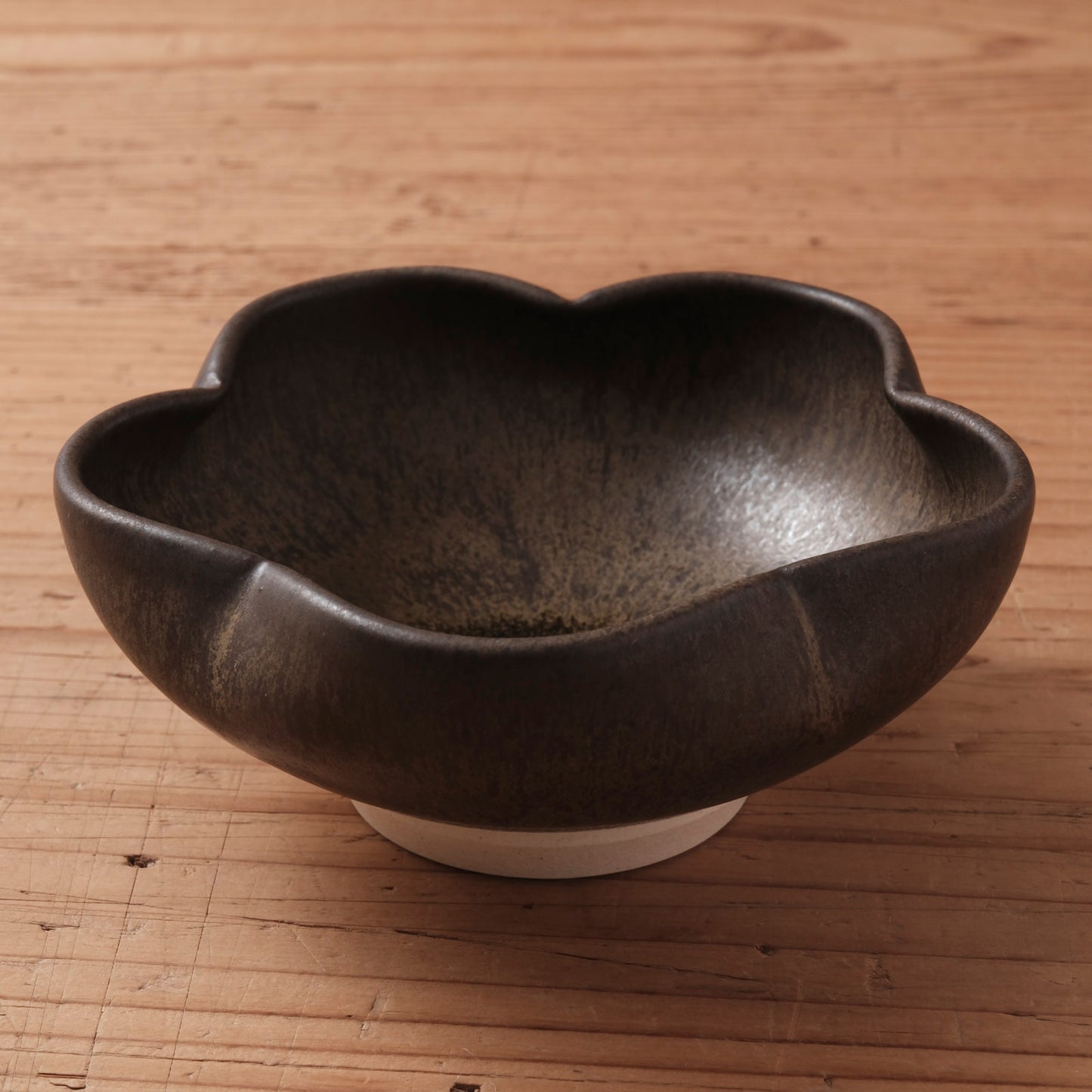 [ 北側 雄一 ] 輪花小鉢 窯変黒釉