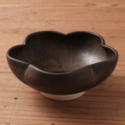 [ 北側 雄一 ] 輪花小鉢 窯変黒釉