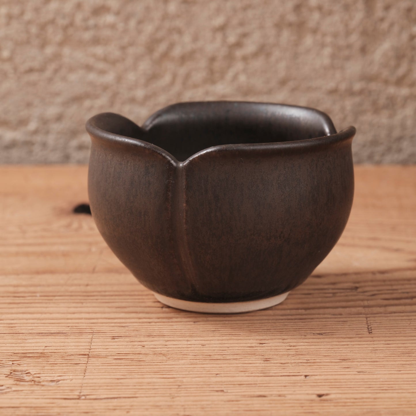 [ 北側 雄一 ] ぐい呑み（蕾） 窯変黒釉 -03