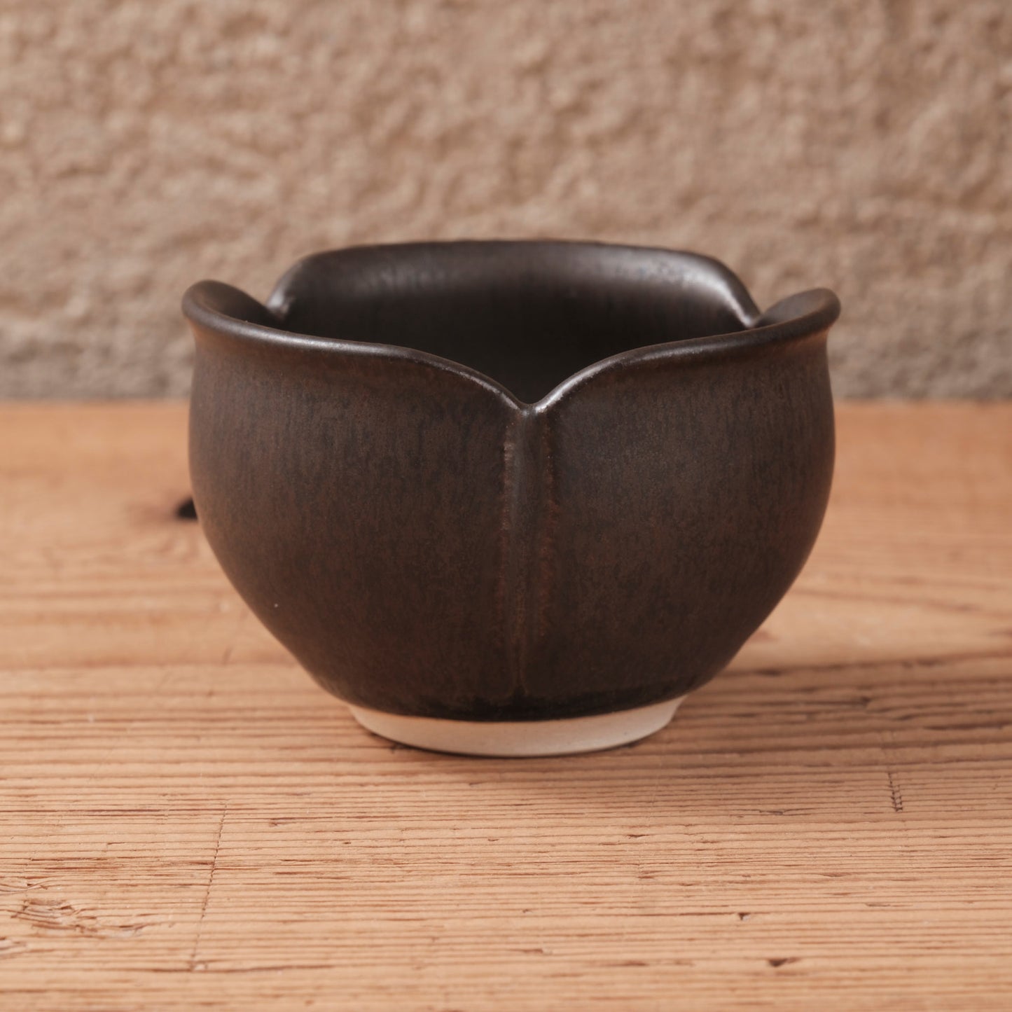 [ 北側 雄一 ] ぐい呑み（蕾） 窯変黒釉 -03