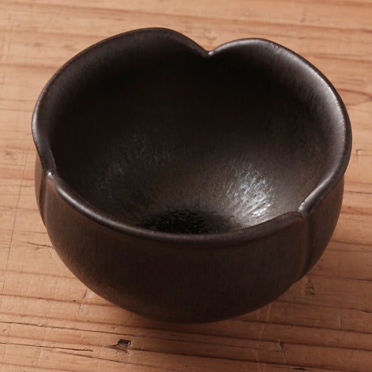 [ 北側 雄一 ] ぐい呑み（蕾） 窯変黒釉 -03