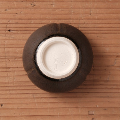 [ 北側 雄一 ] ぐい呑み（蕾） 窯変黒釉 -02