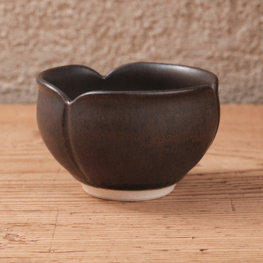 [ 北側 雄一 ] ぐい呑み（蕾） 窯変黒釉 -02