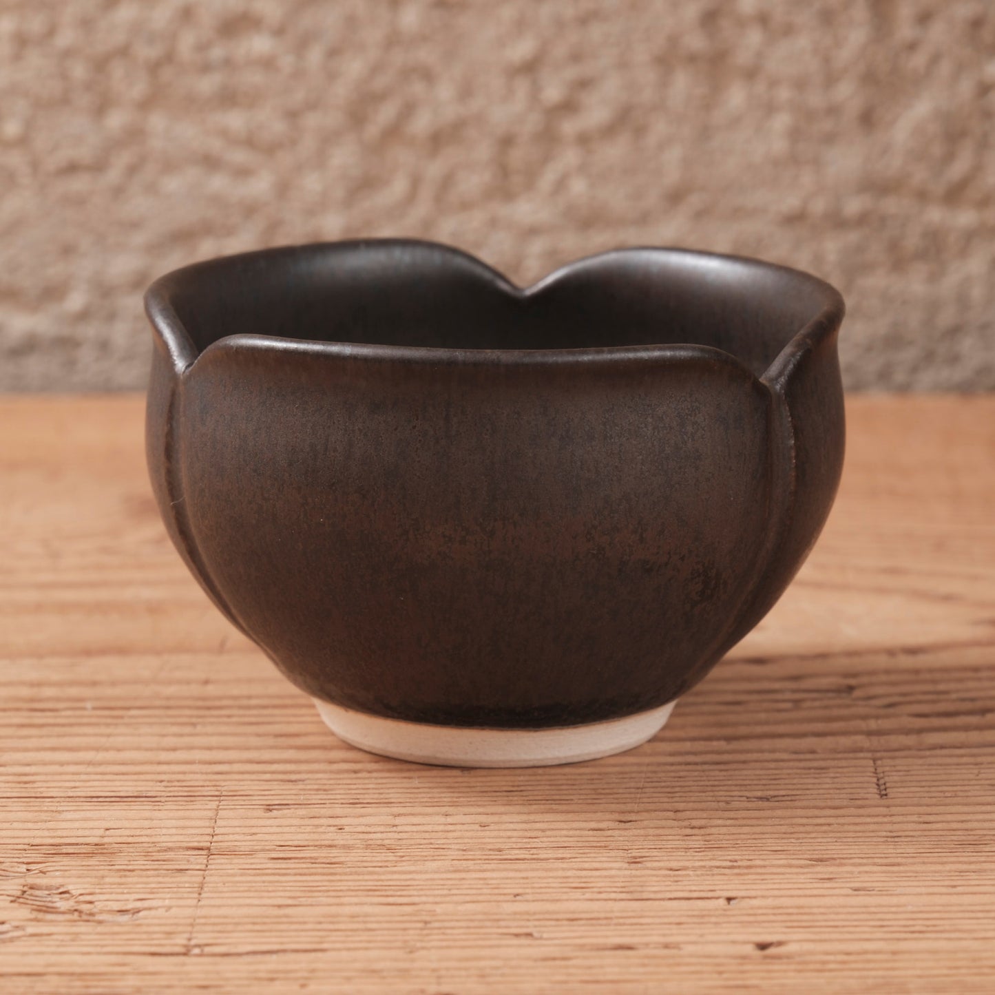 [ 北側 雄一 ] ぐい呑み（蕾） 窯変黒釉 -02