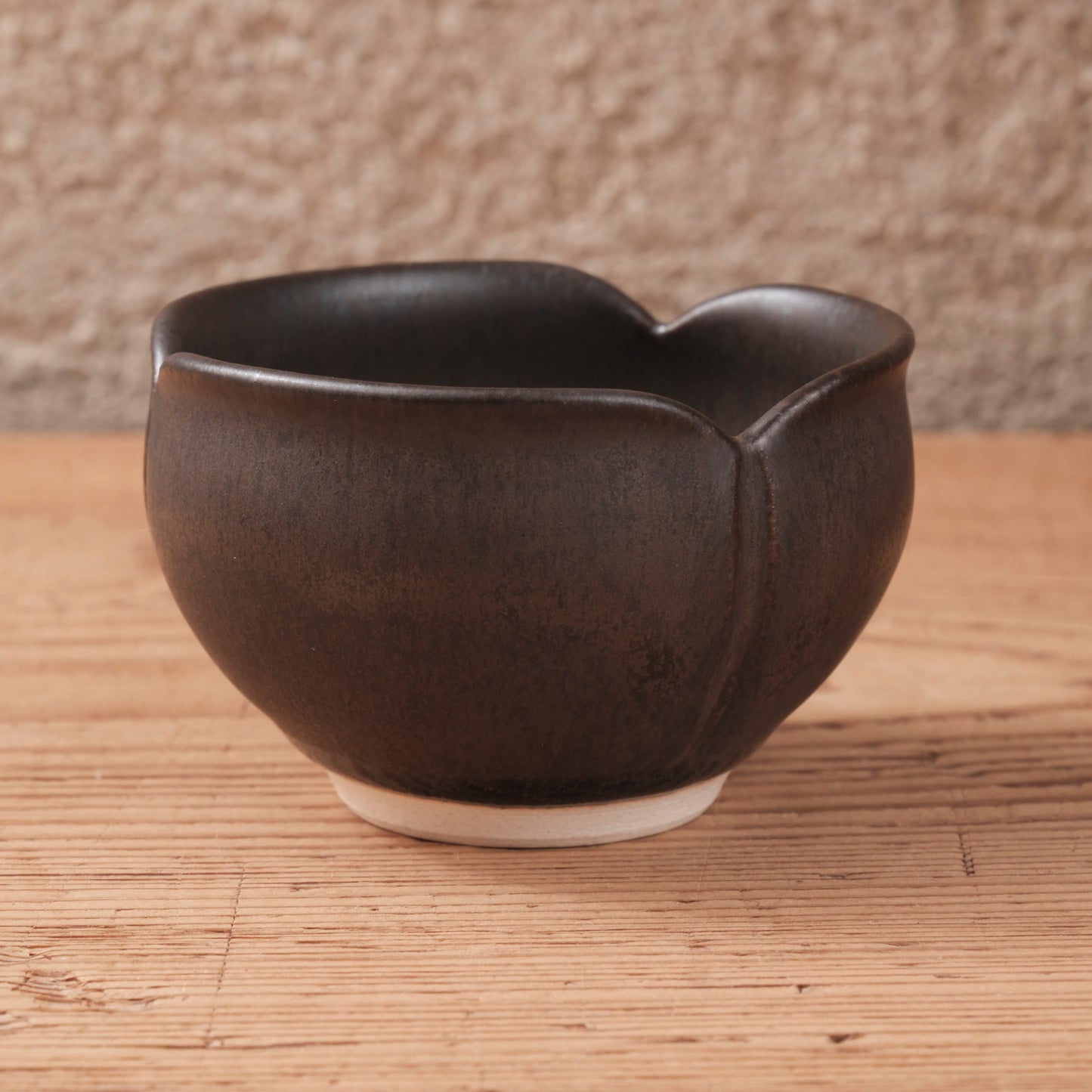 [ 北側 雄一 ] ぐい呑み（蕾） 窯変黒釉 -02