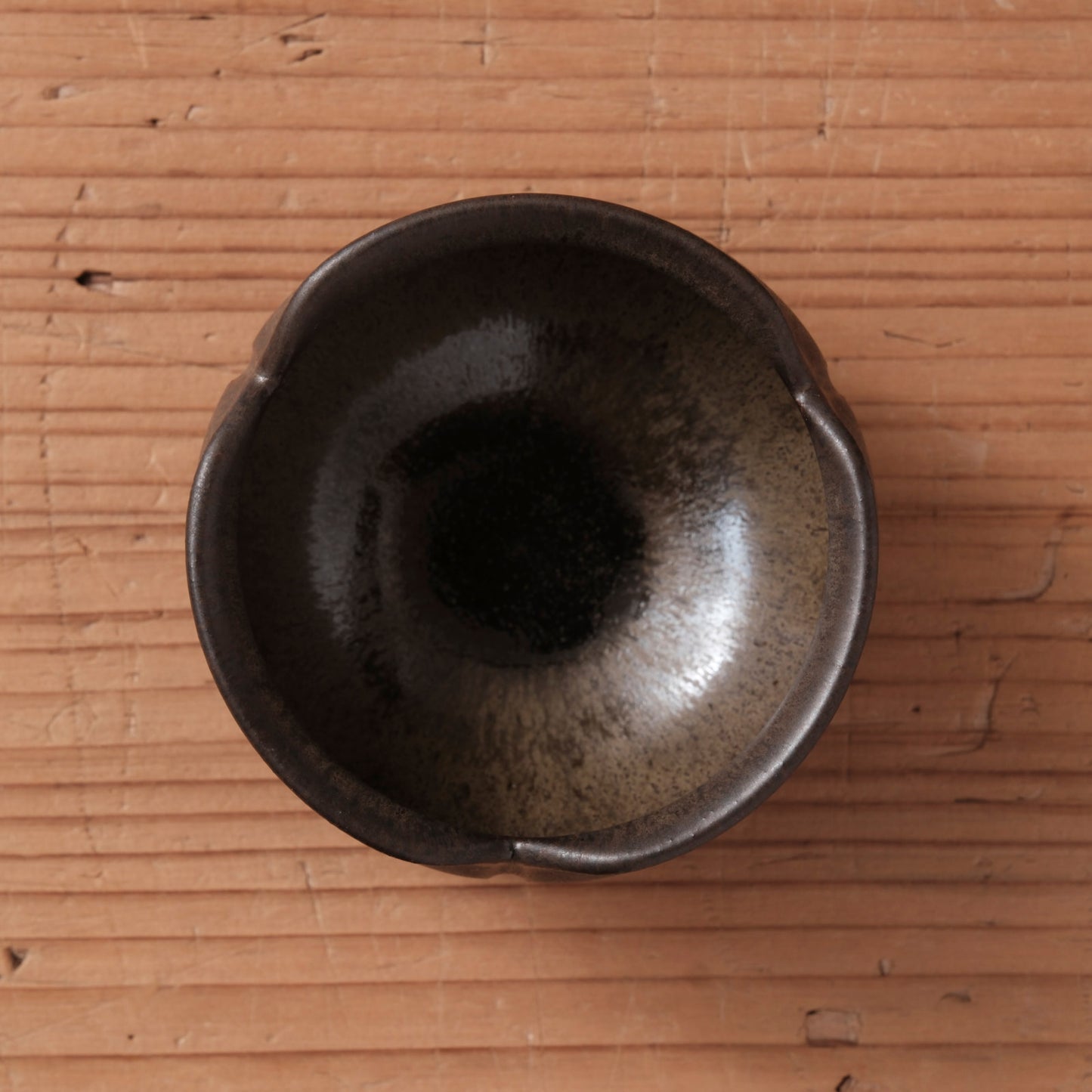 [ 北側 雄一 ] ぐい呑み（蕾） 窯変黒釉 -01