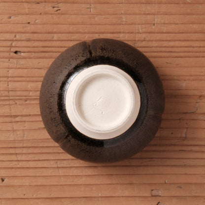 [ 北側 雄一 ] ぐい呑み（蕾） 窯変黒釉 -01