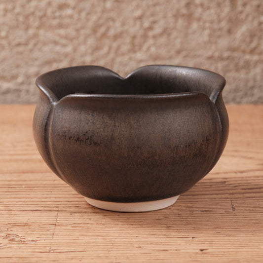 [ 北側 雄一 ] ぐい呑み（蕾） 窯変黒釉 -01