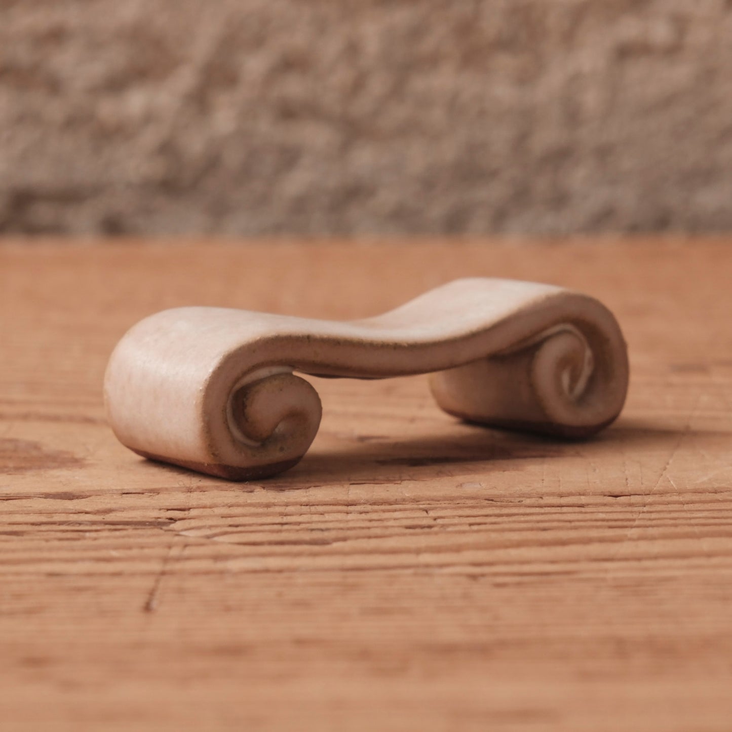 [ 北側 雄一 ] 箸置き 白砂釉