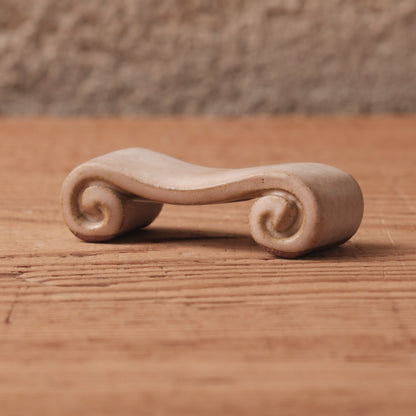 [ 北側 雄一 ] 箸置き 白砂釉