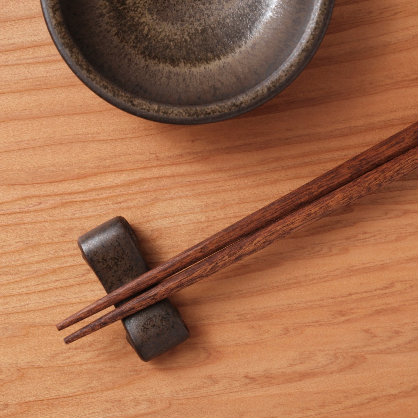 [ 北側 雄一 ] 箸置き 窯変黒釉