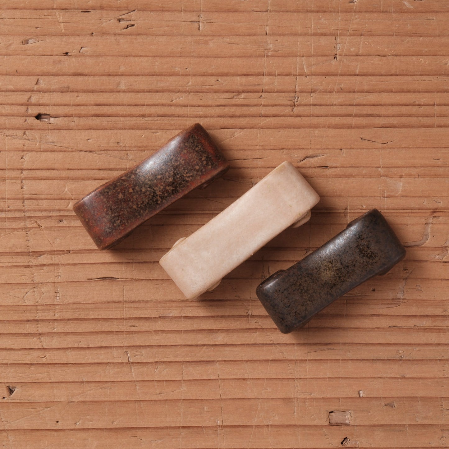 [ 北側 雄一 ] 箸置き 窯変黒釉