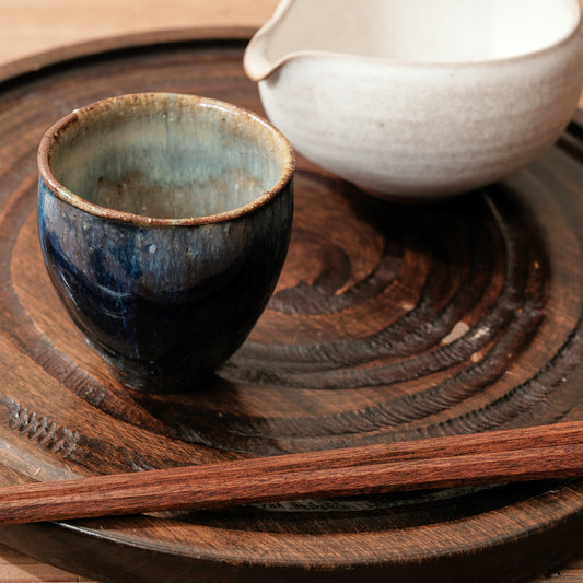 [ 田尾 明子 ] ぐい呑みL 青釉 幅約6.4cm×高約6.4cm