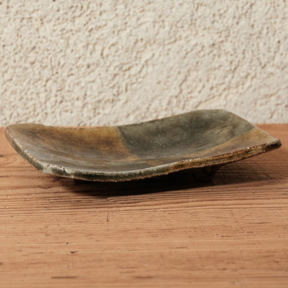 [ 田尾 明子 ] 色釉小板皿 織部-飴 幅約13cm