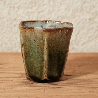 [ 田尾 明子 ] ぐい呑み-織部01 幅約6.4cm×高約6.5cm