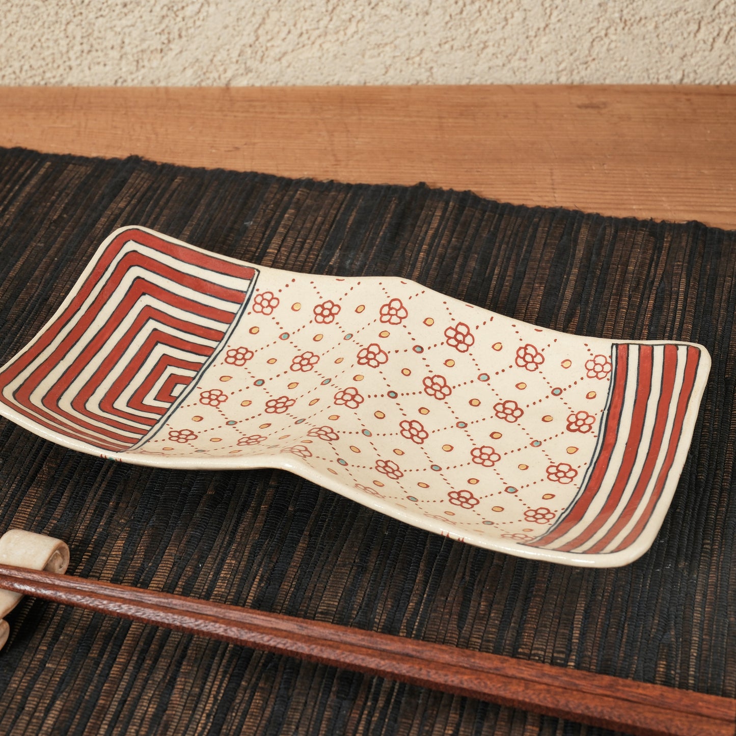 [ 加藤 喜道 ] 2ツ仕切りplate 幅約21.5cm 赤絵・金彩 A