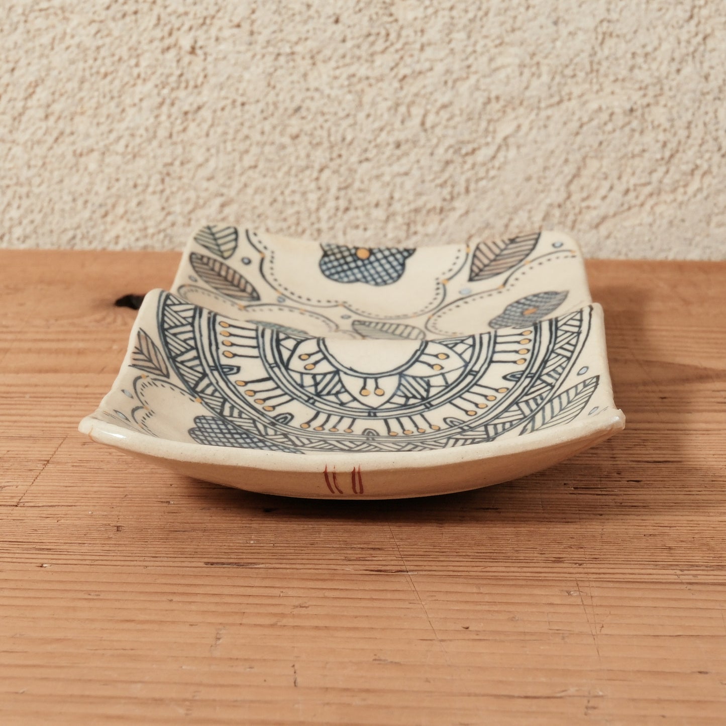 [ 加藤 喜道 ] 2ツ仕切りplate 幅約21.5cm 赤絵・金彩 C