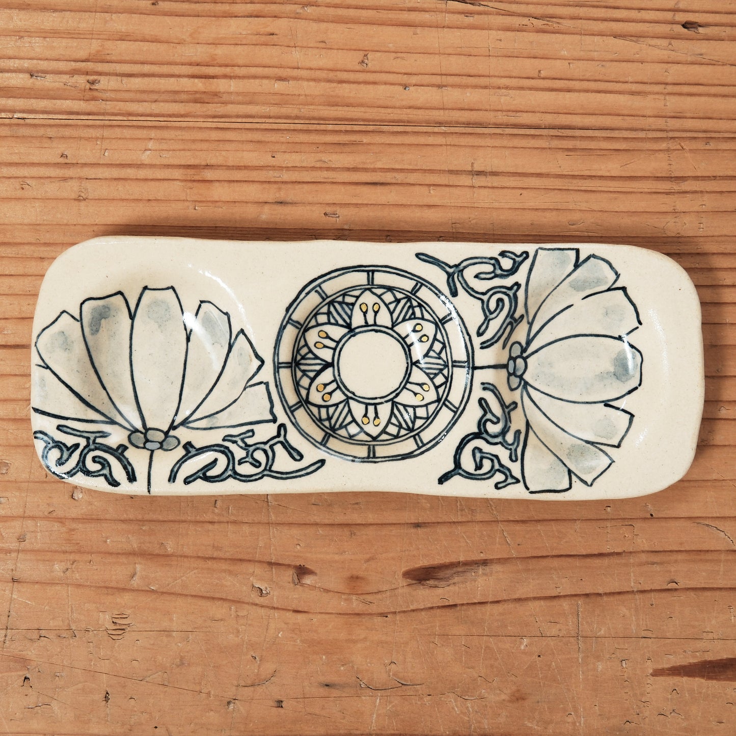 [ 加藤 喜道 ] 3点薬味plate 幅約18cm 赤絵・金彩 B