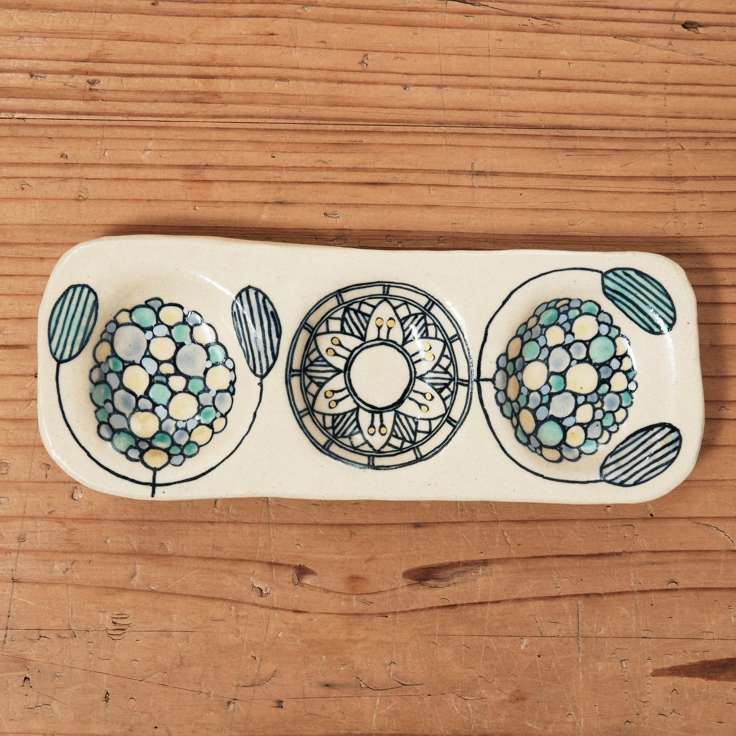 [ 加藤 喜道 ] 3点薬味plate 幅約18cm 赤絵・金彩 C