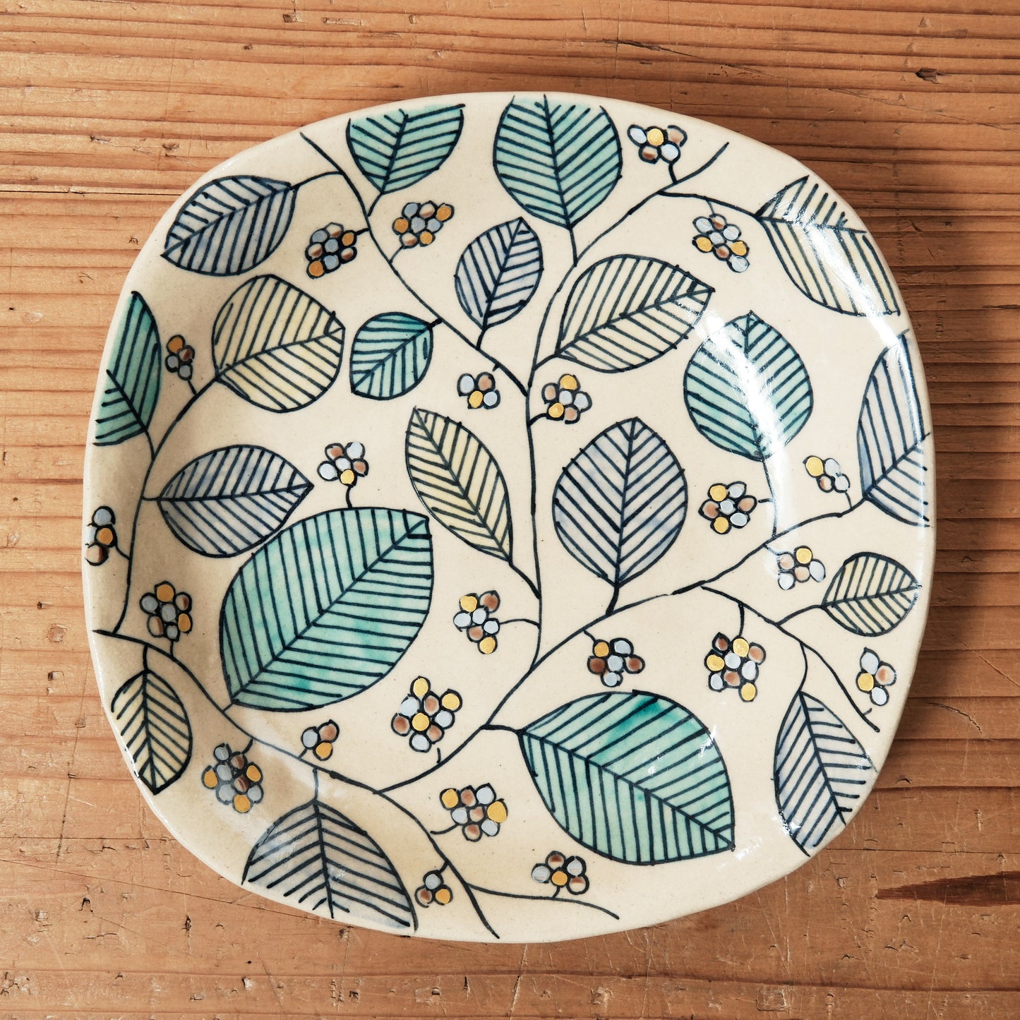 [ 加藤 喜道 ] 正方形 plate 幅約17cm 赤絵・金彩 C